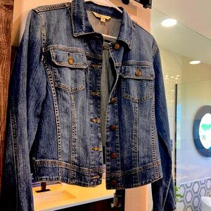 Cabi Jean jacket cropped waist fitted seems very flattering to the figure